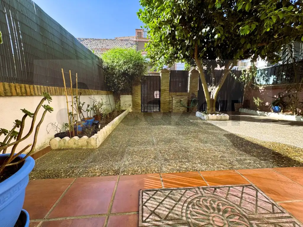 Jardín de Casa adosada en venta en Mairena del Alcor con Aire acondicionado y Terraza