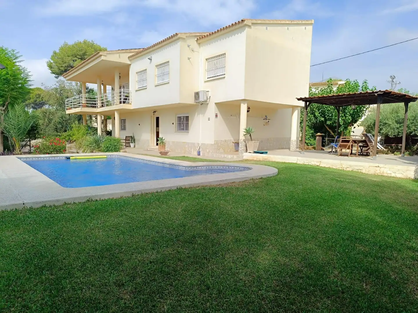 Piscina de Casa o xalet en venda en La Nucia amb Jardí privat i Piscina comunitària