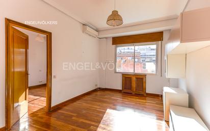 Sala d'estar de Apartament en venda en  Madrid Capital amb Aire condicionat, Calefacció i Parquet