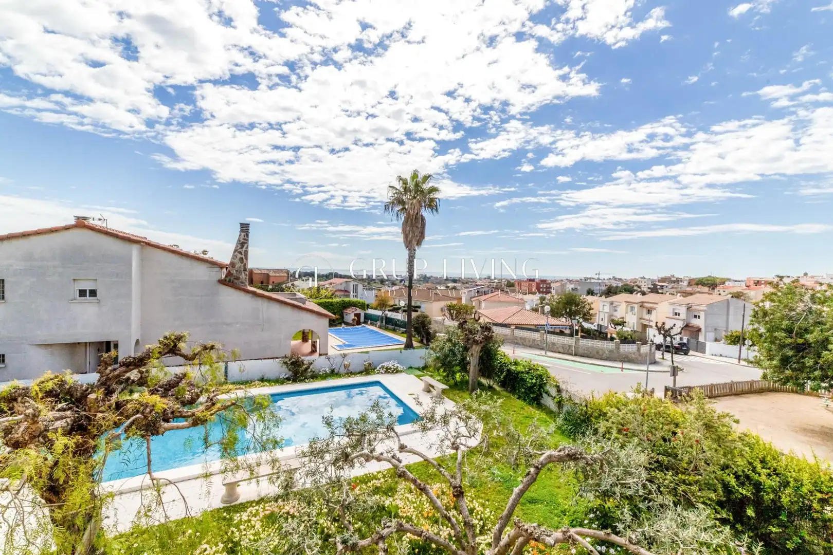 Vista exterior de Casa o chalet en venta en Vilanova i la Geltrú con Calefacción, Jardín privado y Terraza