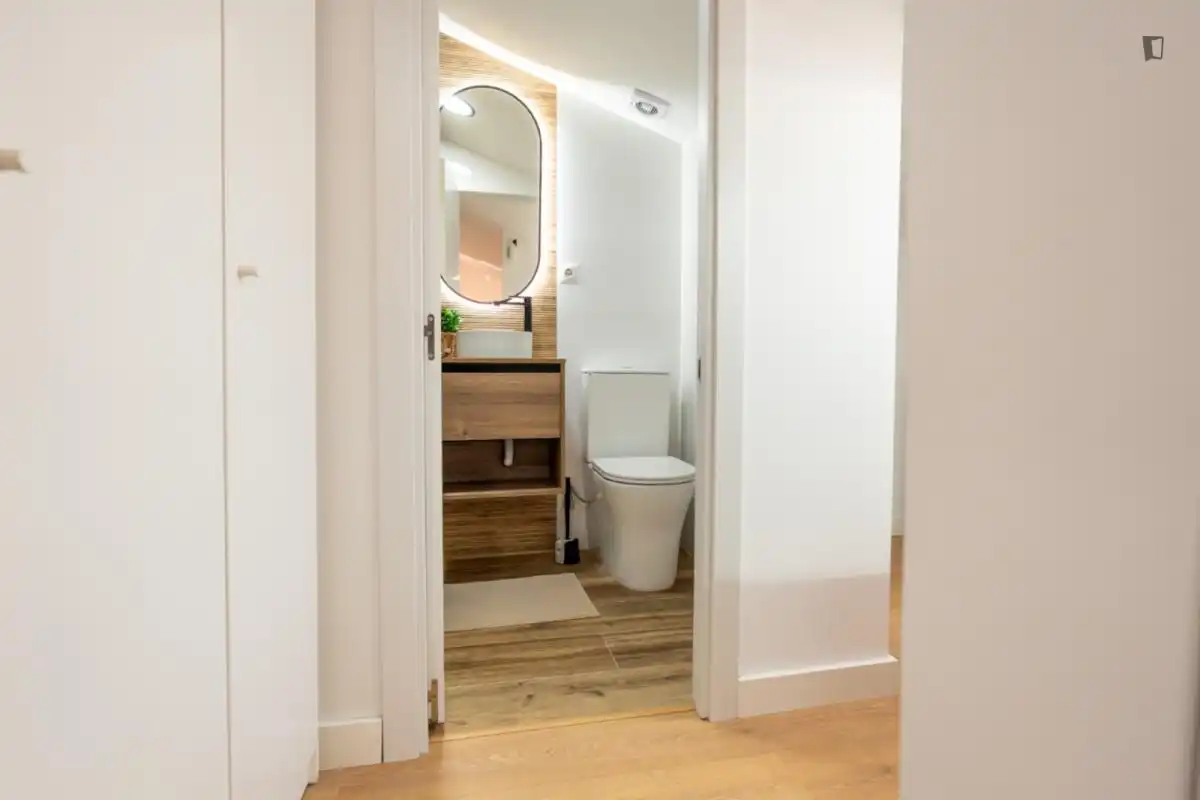 Badezimmer von Wohnung zur Miete in Madrid mit Klimaanlage, Möbliert und Waschmaschine