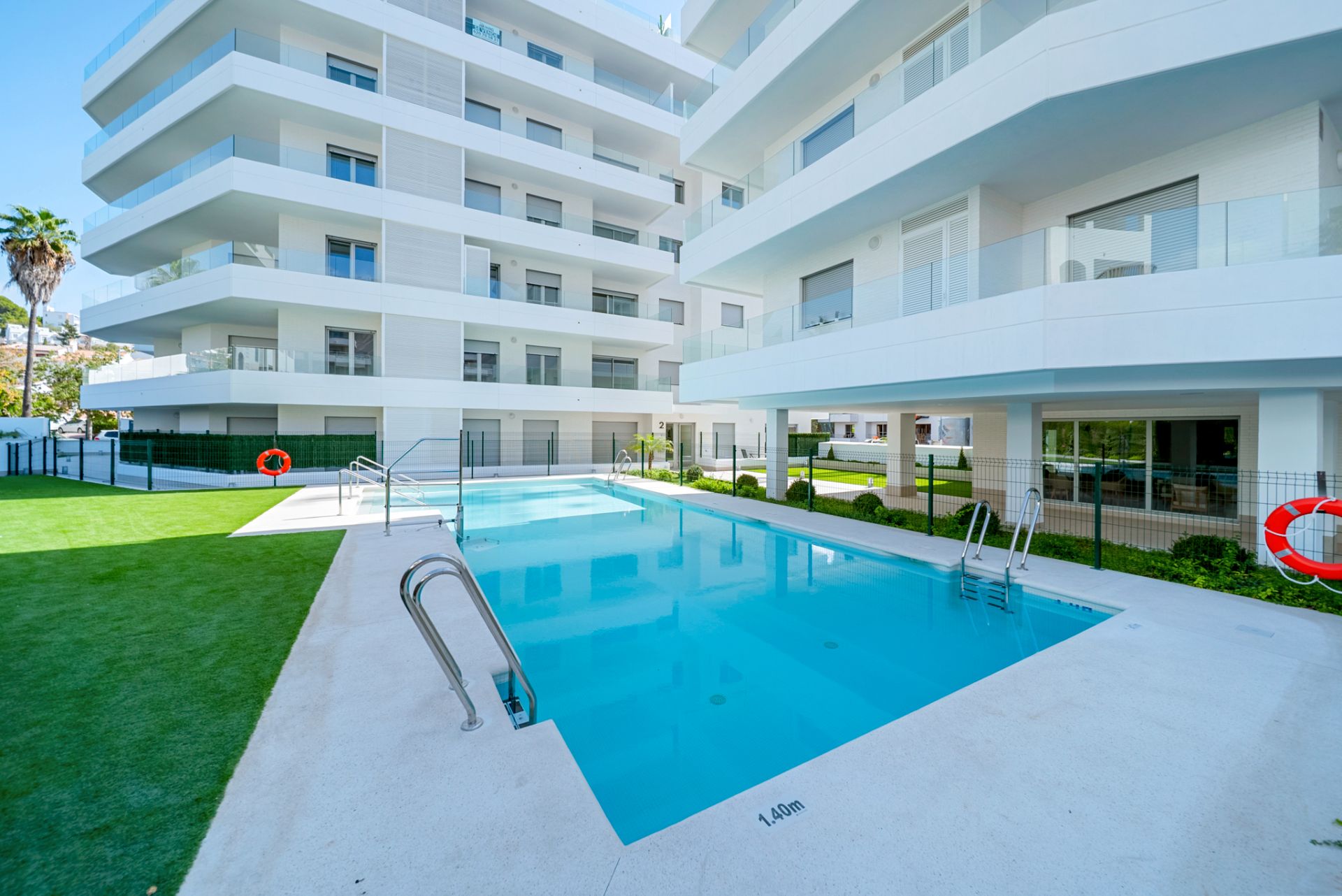 Piscina de Pis en venda en Marbella amb Calefacció, Terrassa i Traster