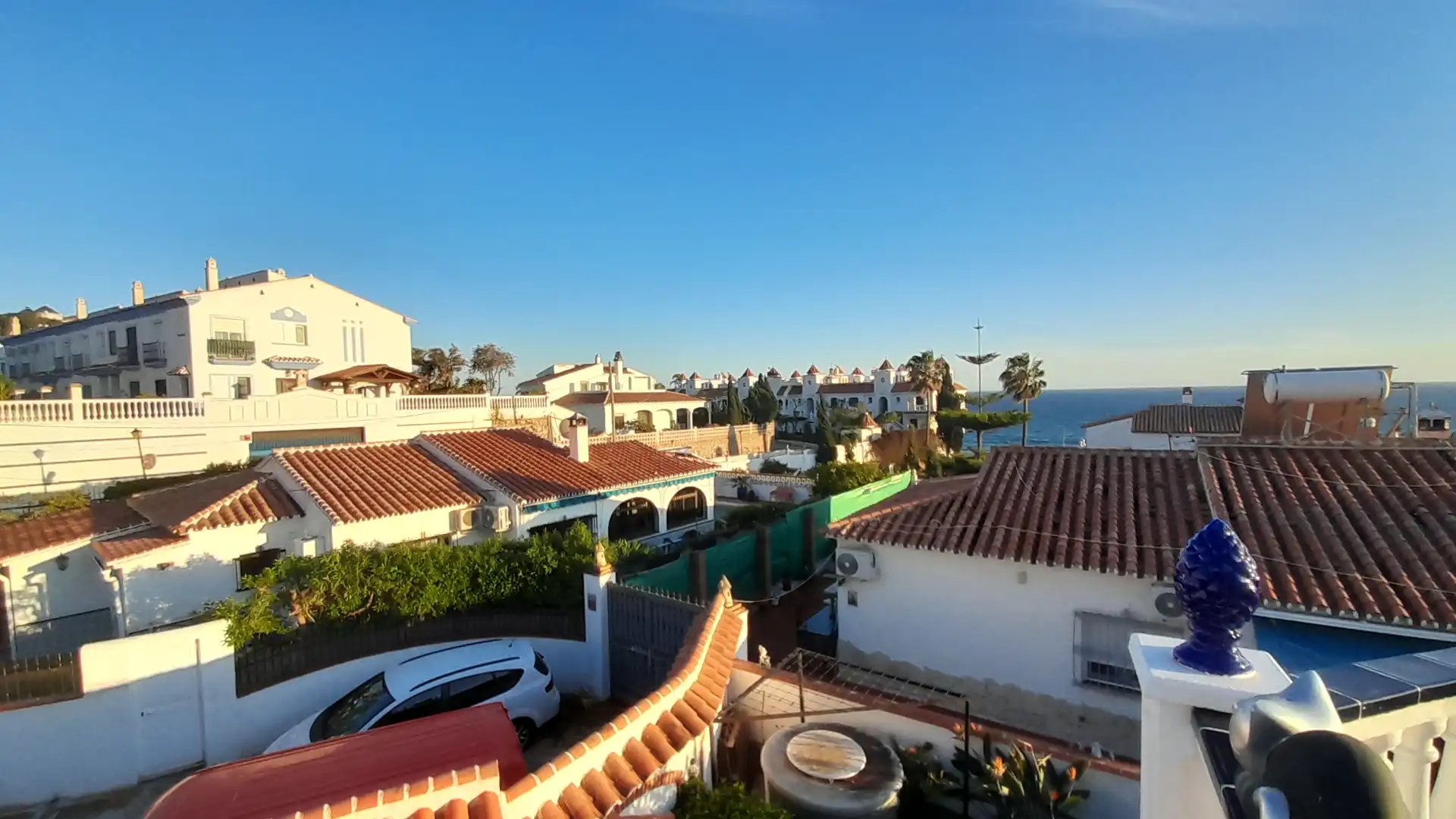 Vista exterior de Casa o xalet en venda en Vélez-Málaga amb Aire condicionat, Calefacció i Jardí privat
