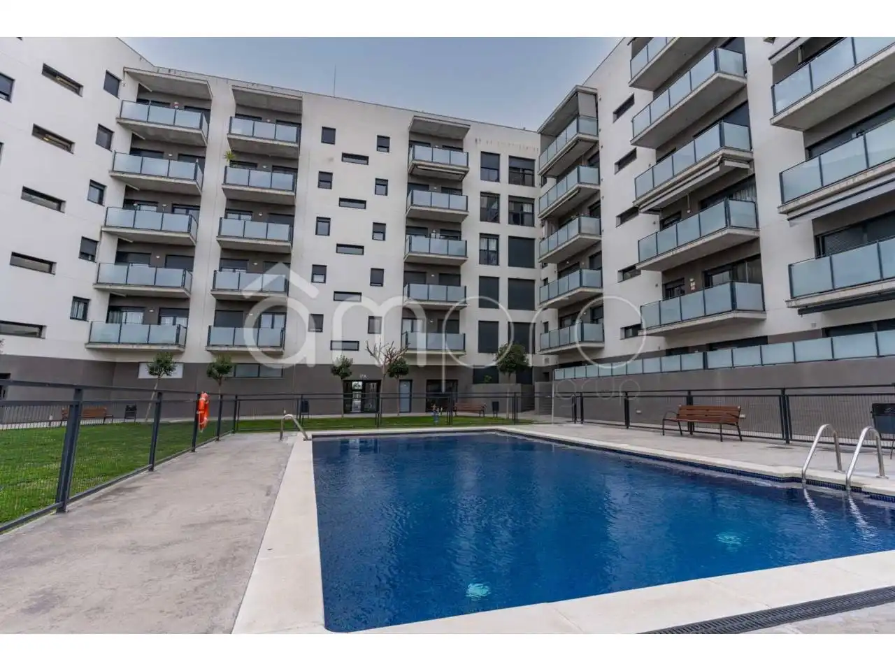 Piscina de Pis en venda en Tarragona amb Aire condicionat, Parquet i Terrassa
