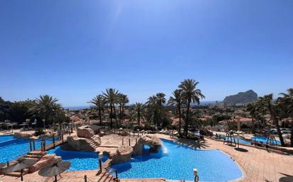 Piscina de Casa adosada en venda en Calpe / Calp amb Aire condicionat, Jardí privat i Piscina