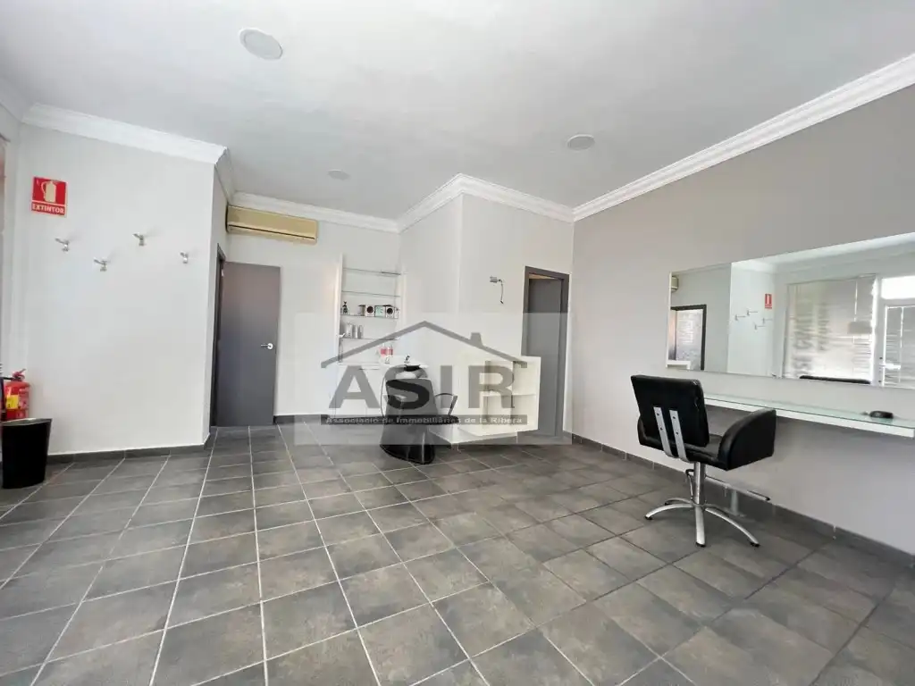 Business premises for sale in Casc Urbà, imagen 2