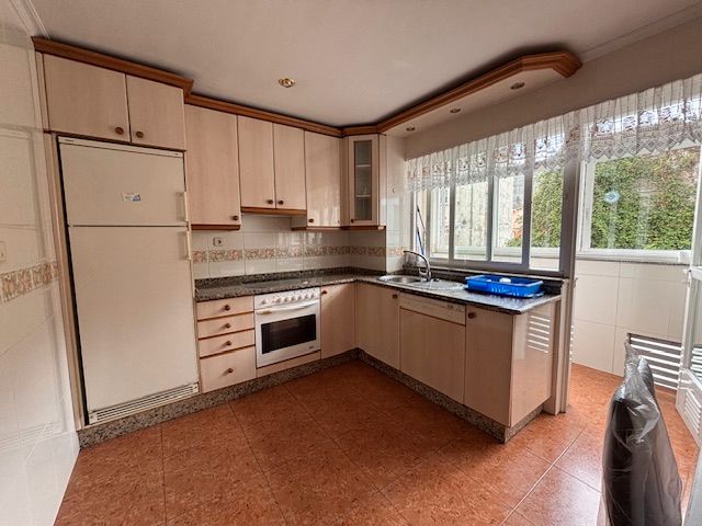 Kitchen of Flat to rent in Ferrol  with Heating, Parquet flooring and Furnished