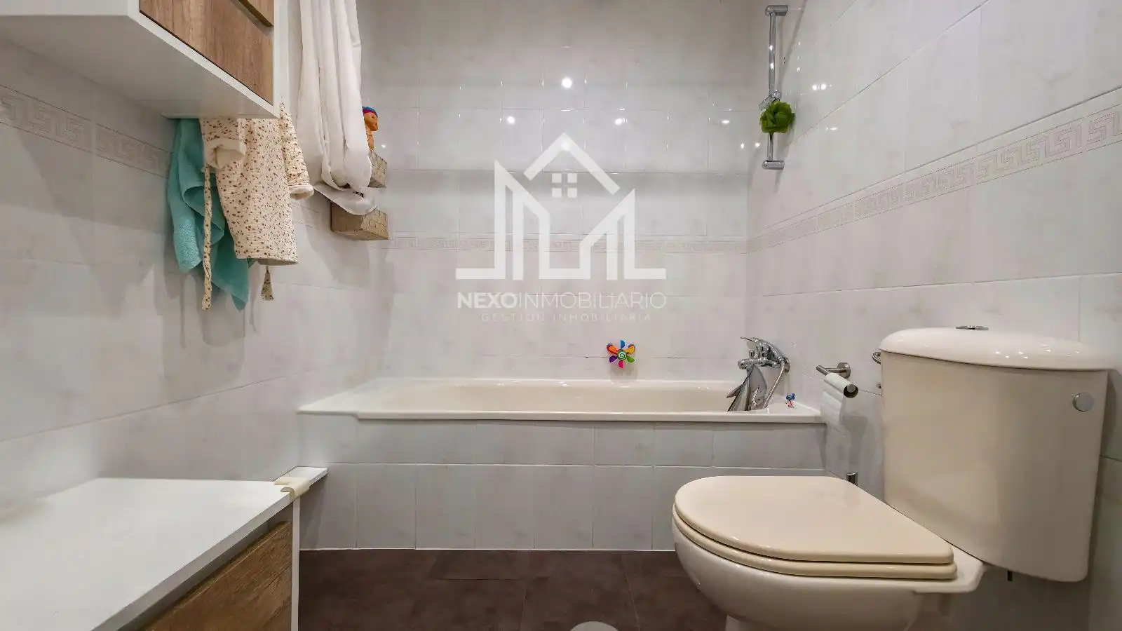 Casa aparellada amb piscina en venda a Gladiolos, imagen 32