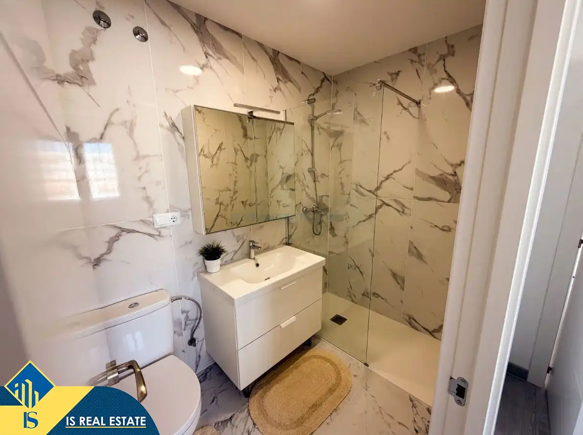 Baño de Casa o chalet en venta en Torrevieja con Aire acondicionado, Calefacción y Jardín privado