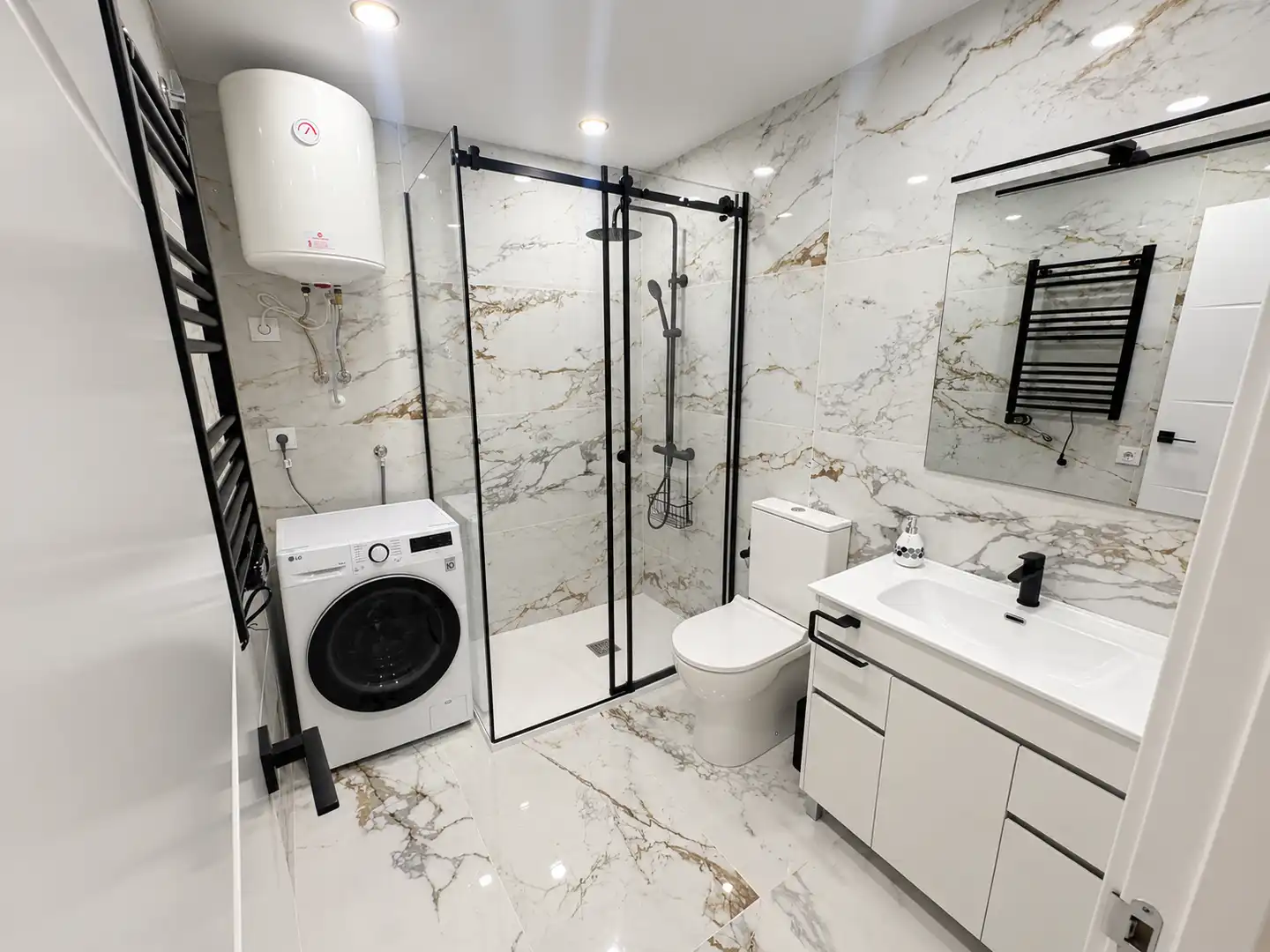 Bathroom of Flat for rent in Aranjuez  with Air Conditioner, Heating and Furnished