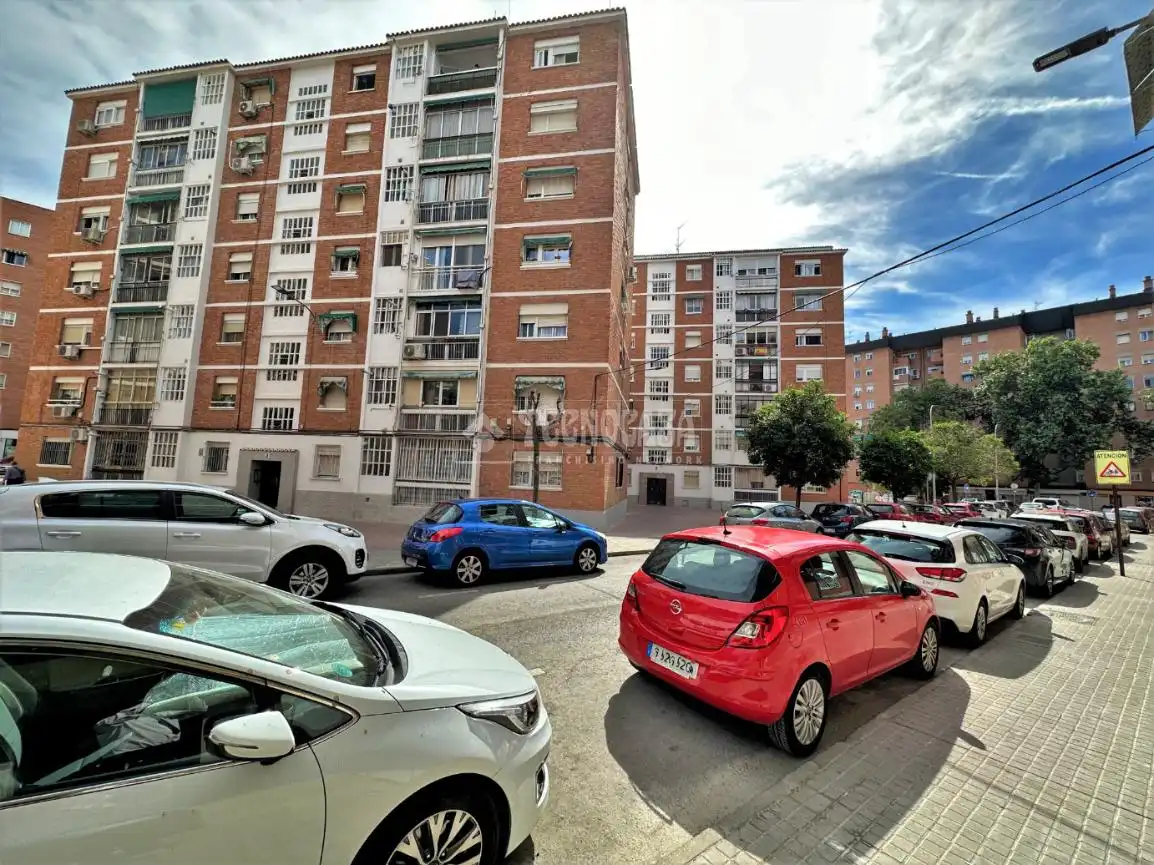 Vista exterior de Piso en venta en Alcalá de Henares con Terraza