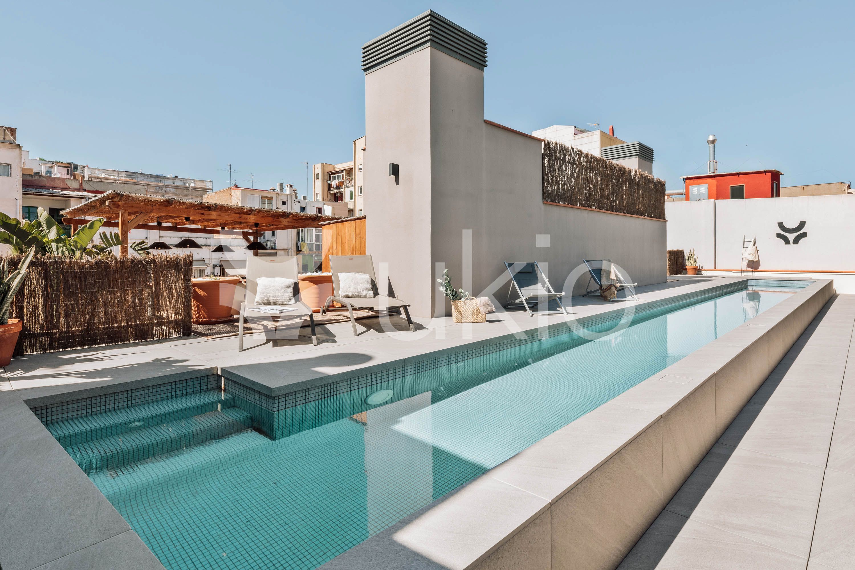 Swimming pool of Apartment for rent in  Barcelona Capital  with Air Conditioner, Heating and Terrace