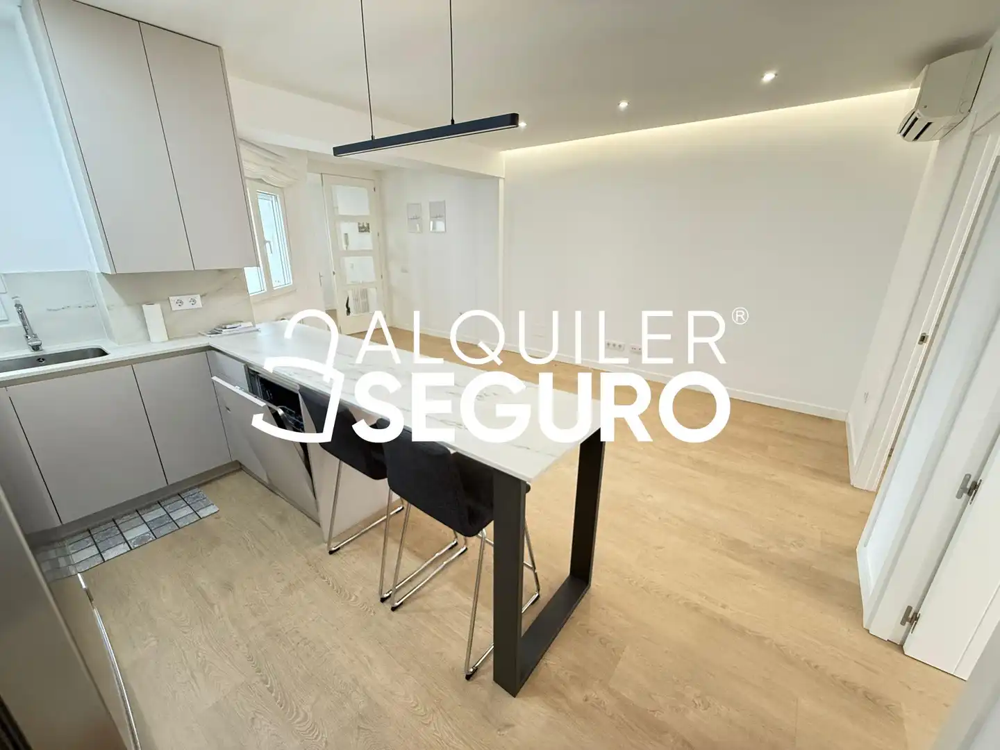 Flat for rent in Madrid  with Air Conditioner and Heating
