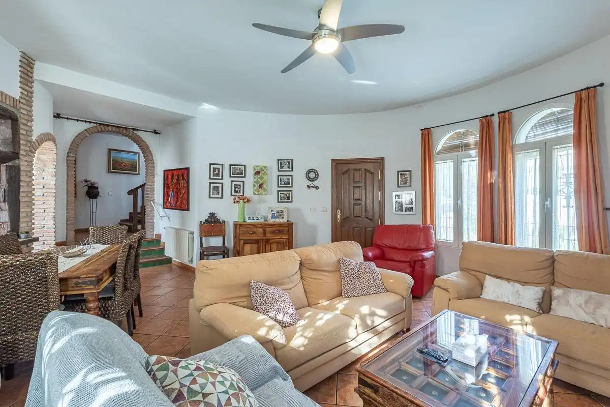 Villa con piscina in vendita a Residencial Triana - Barrio Alto, imagen 8