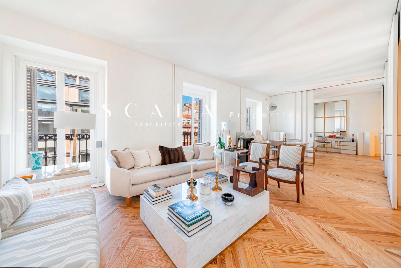 Living room of Flat to rent in  Madrid Capital  with Air Conditioner, Heating and Parquet flooring