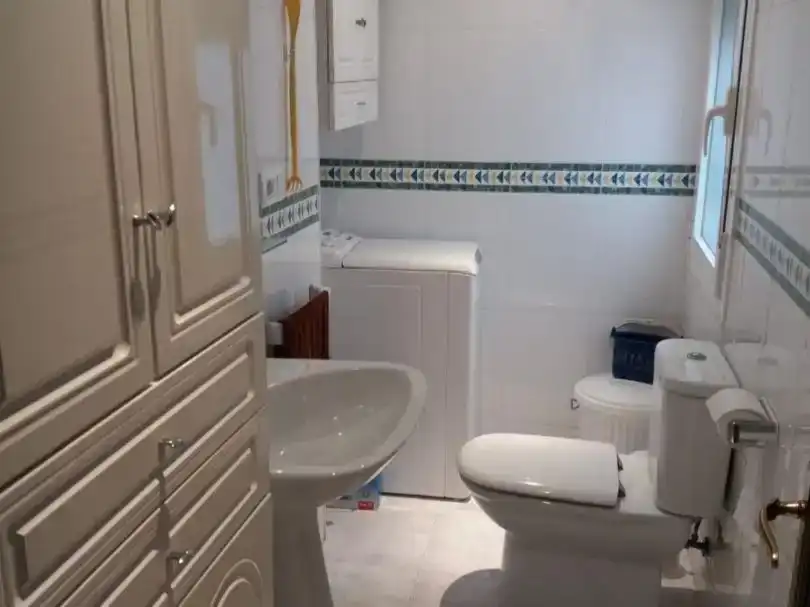 Bany de Pis de lloguer en San Fernando amb Moblat i Balcó