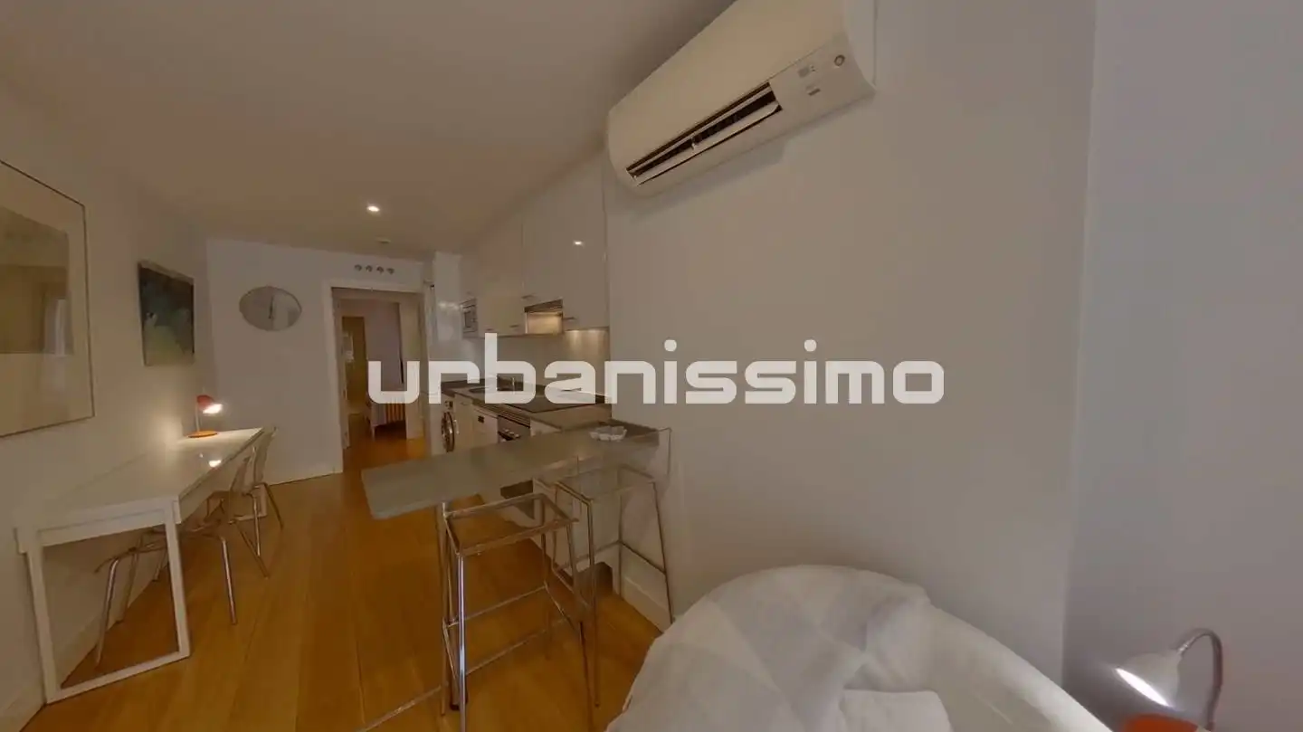 Vista exterior de Apartamento de alquiler en Madrid con Aire acondicionado, Calefacción y Amueblado