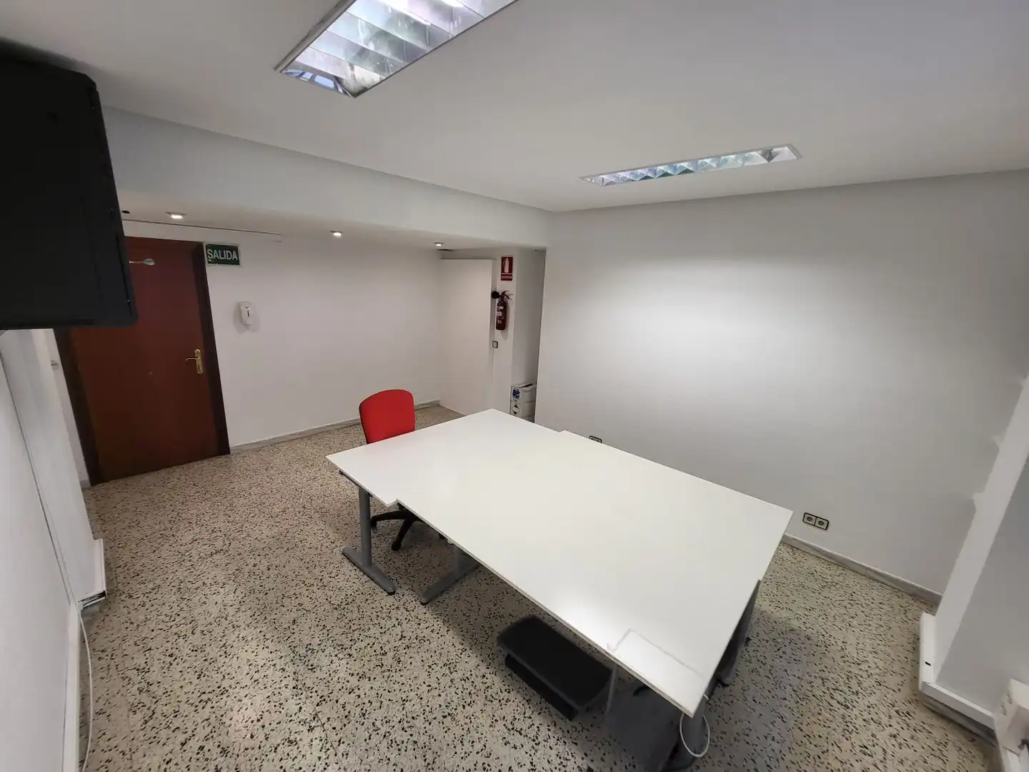 Ufficio con ascensore in affitto a Manuel Iradier