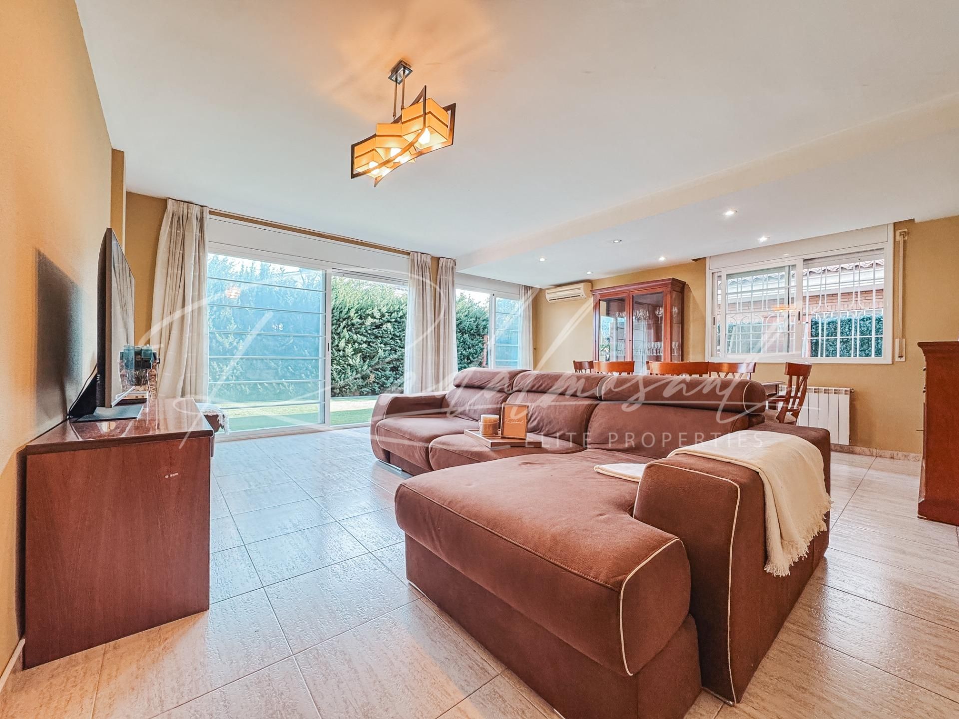 Living room of Single-family semi-detached for sale in Cambrils  with Air Conditioner, Heating and Private garden