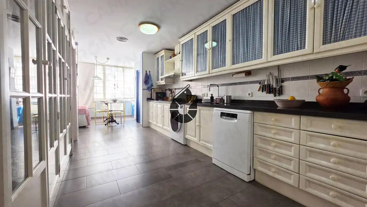 Cocina de Casa adosada en venta en Mairena del Aljarafe con Aire acondicionado, Jardín privado y Trastero