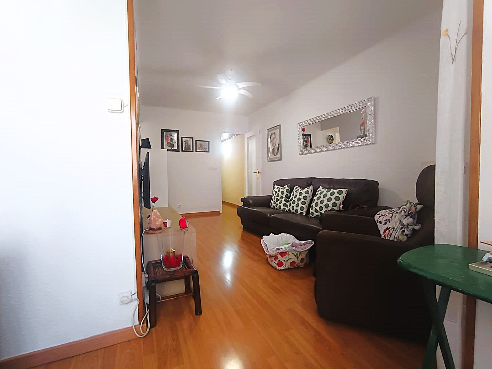 Living room of Flat for sale in L'Hospitalet de Llobregat  with Heating and Balcony