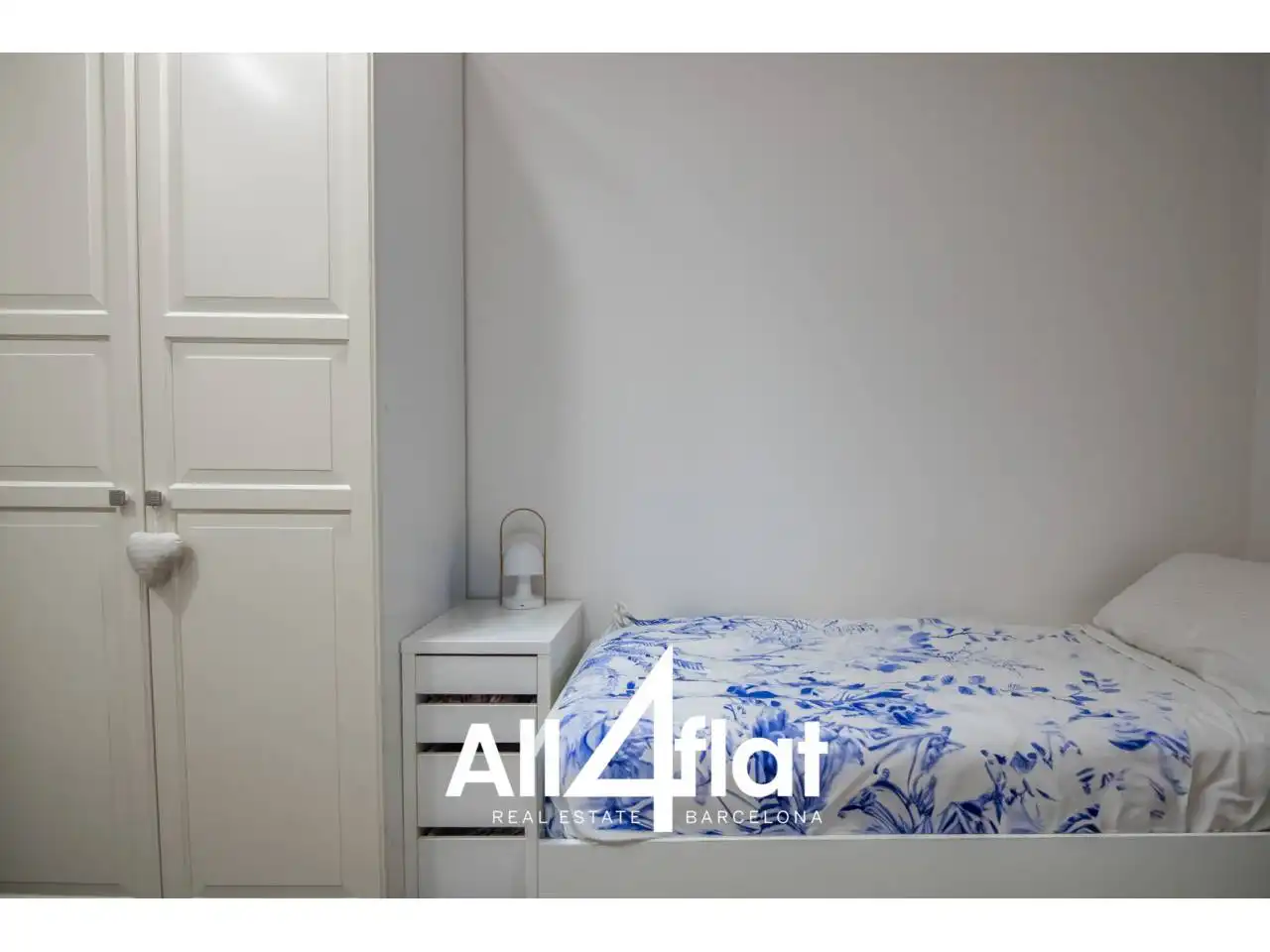 Bedroom of Flat for sale in Barcelona  with Air Conditioner, Heating and Parquet flooring