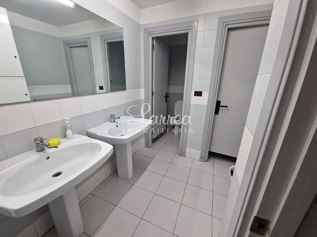 Bathroom of Office for sale in Igorre  with Heating