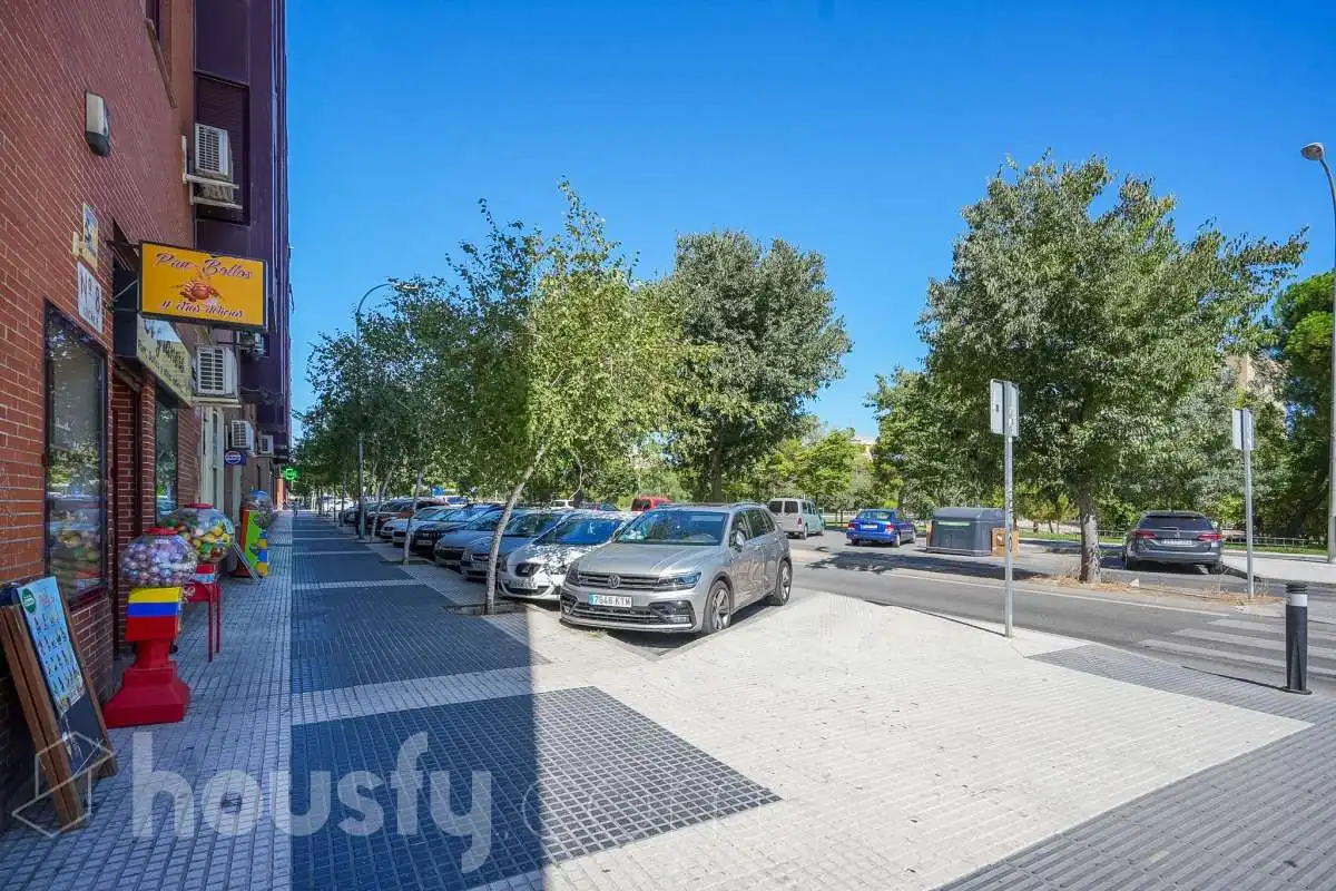 Parking de Local en venta en Madrid con Aire acondicionado