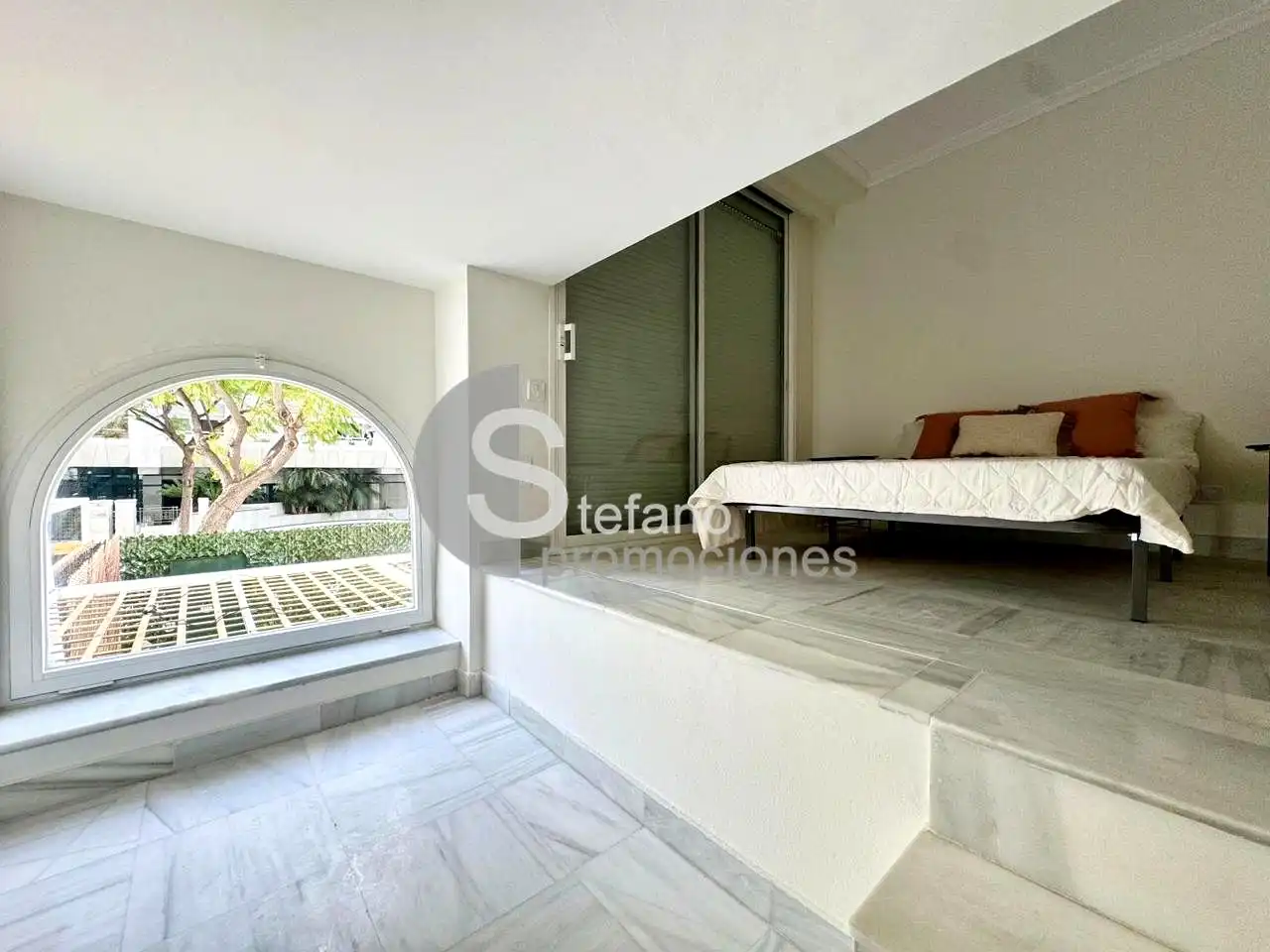 Vista exterior de Planta baixa en venda en Marbella amb Aire condicionat, Jardí privat i Terrassa