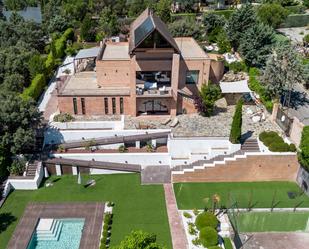 Jardí de Casa o xalet en venda en Las Rozas de Madrid amb Aire condicionat, Terrassa i Piscina