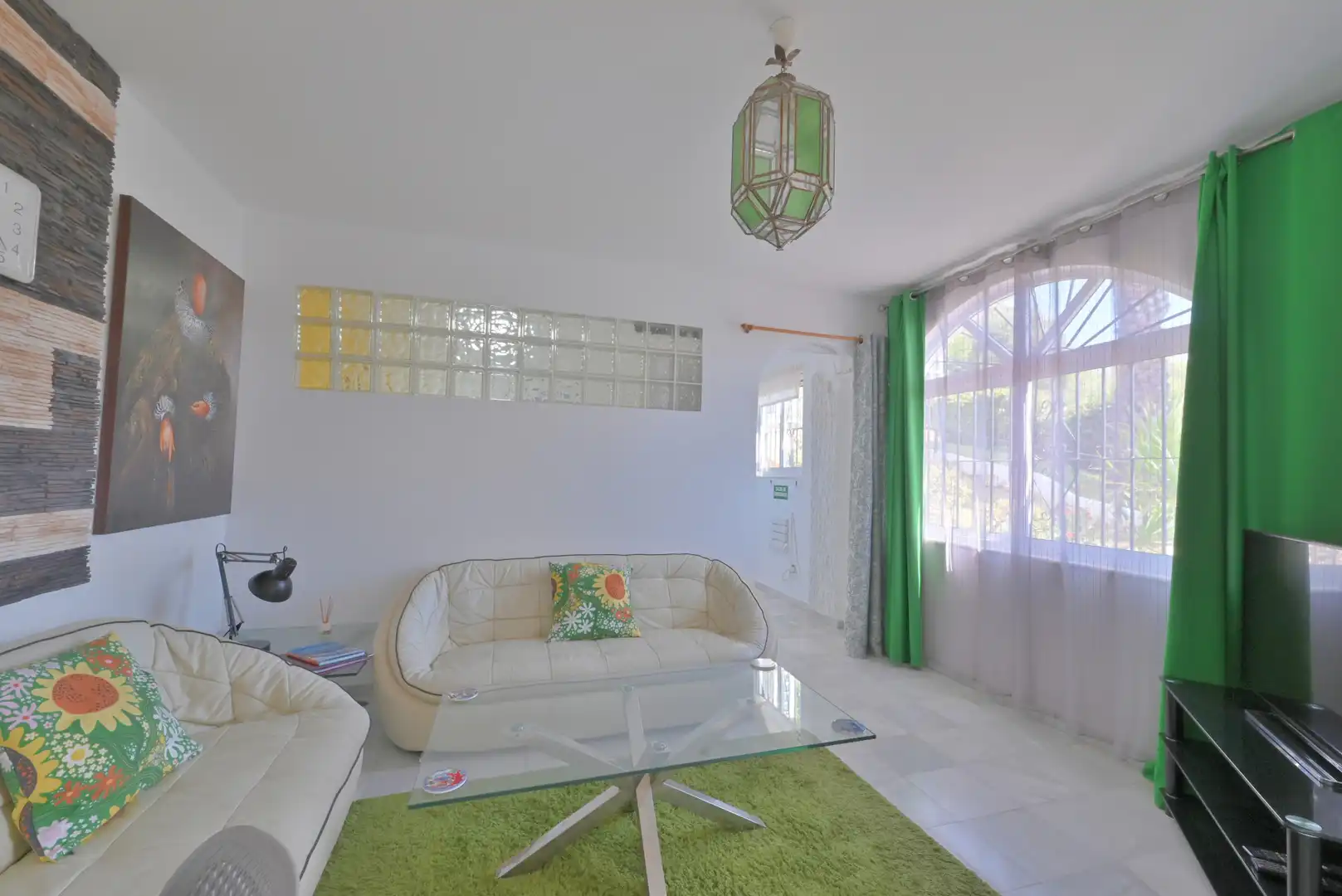 Living room of Ground floor for sale in Calahonda 