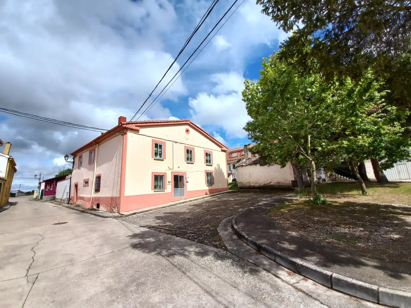 Exterior view of Detached homes for sale in Madrigalejo del Monte  with Heating and Storage room