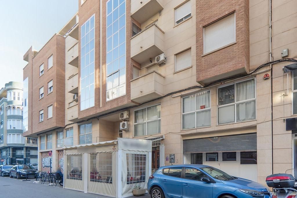 Vista exterior de Pis en venda en Orihuela amb Terrassa, Traster i Balcó