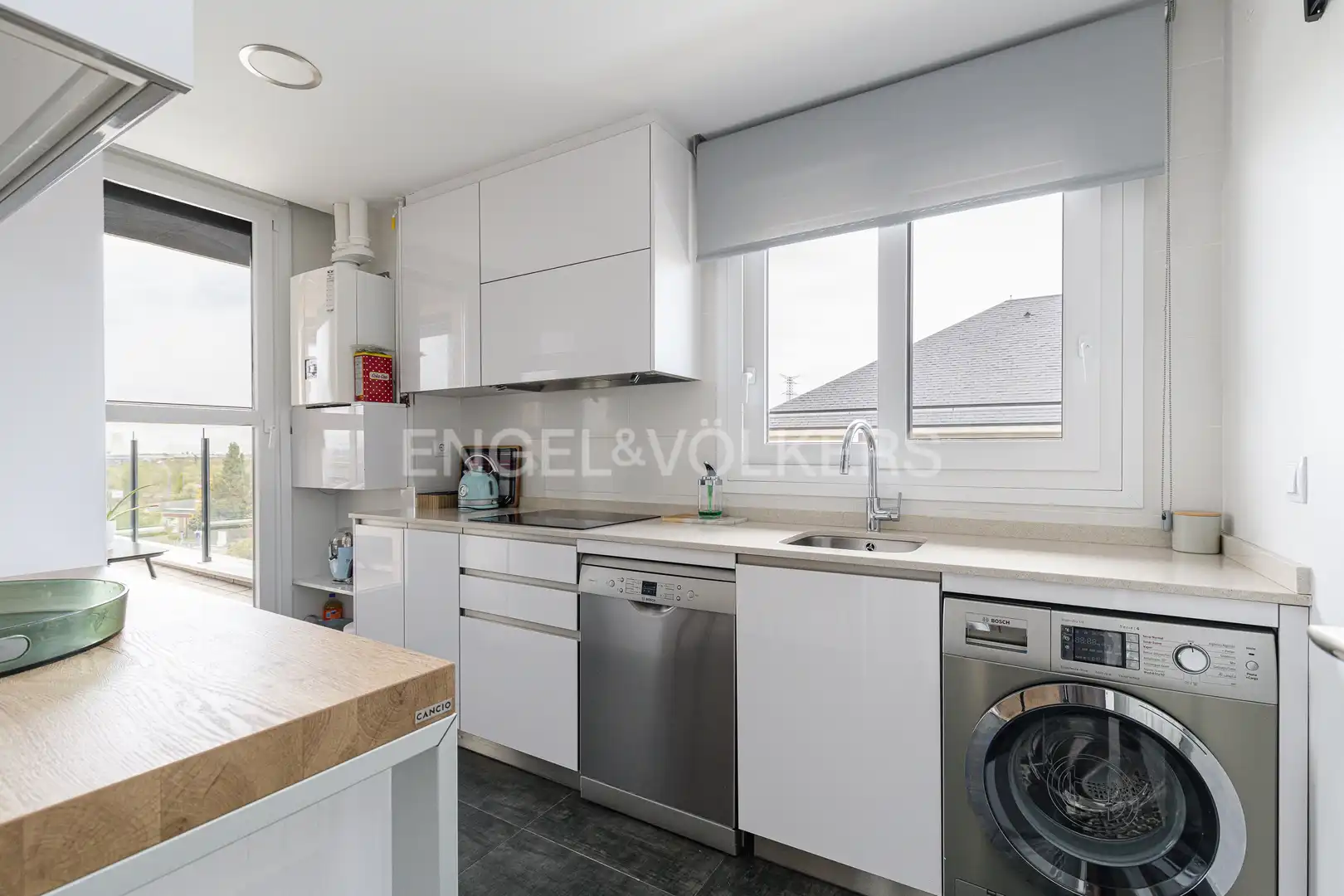 Kitchen of Attic for sale in Majadahonda  with Air Conditioner, Heating and Terrace