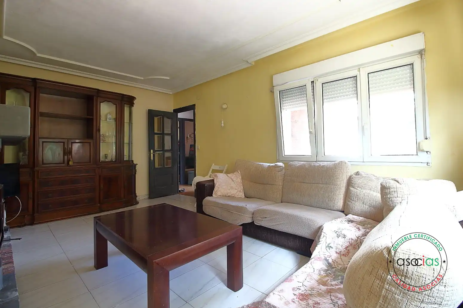 Sala d'estar de Casa o xalet en venda en Gijón  amb Calefacció, Parquet i Moblat