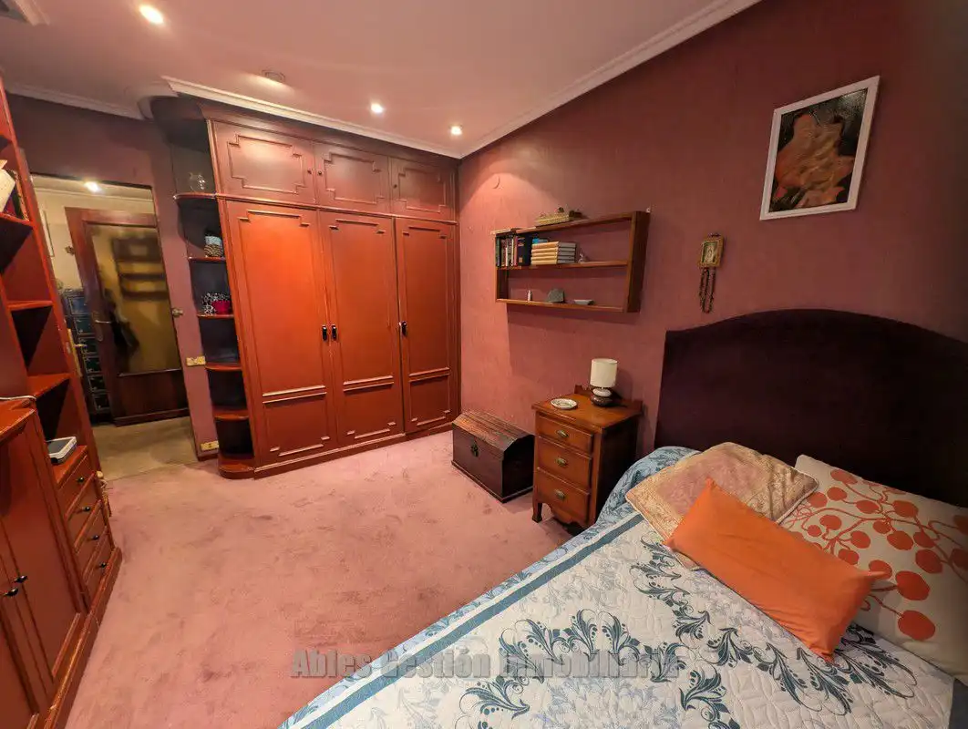 Schlafzimmer von Dachboden zum Verkauf in Oviedo  mit Terrasse