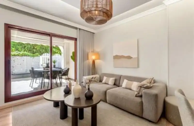 Sala de estar de Planta baja en venta en Marbella con Aire acondicionado, Calefacción y Terraza