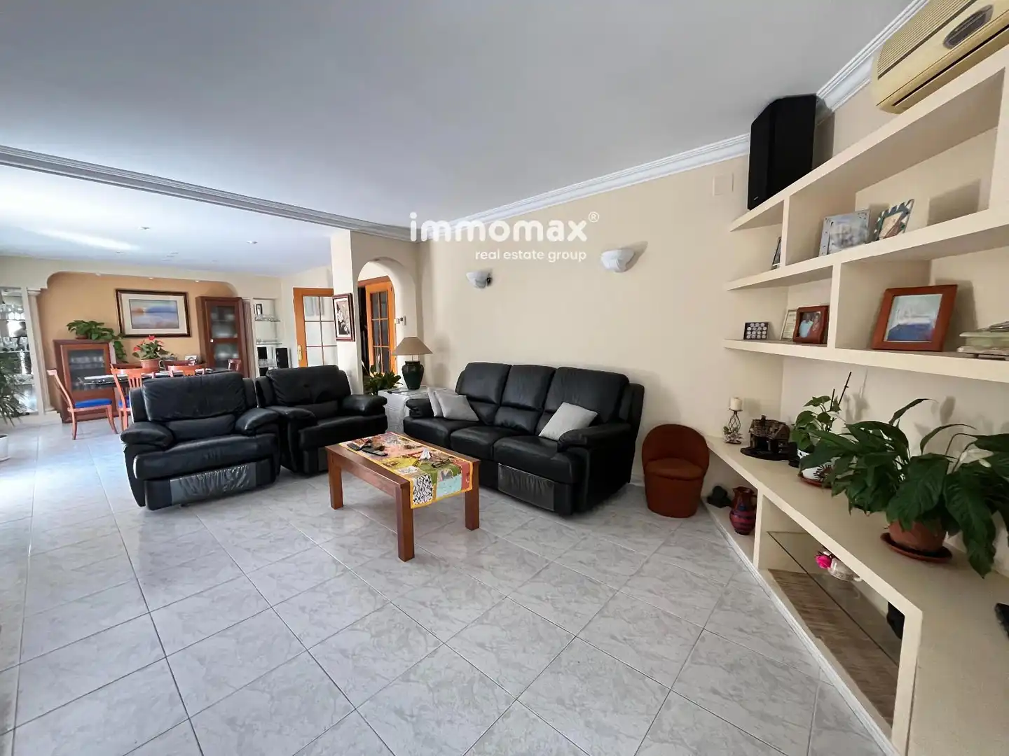 Vista exterior de Casa adosada en venta en Vilanova i la Geltrú con Calefacción, Jardín privado y Terraza