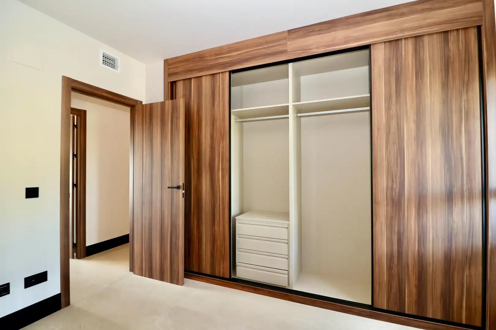 Bedroom of Flat for sale in Marbella  with Air Conditioner, Private garden and Terrace