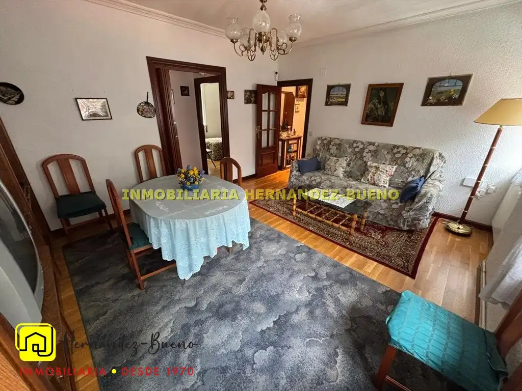 Sala de estar de Piso en venta en Salamanca con Calefacción, Trastero y Amueblado