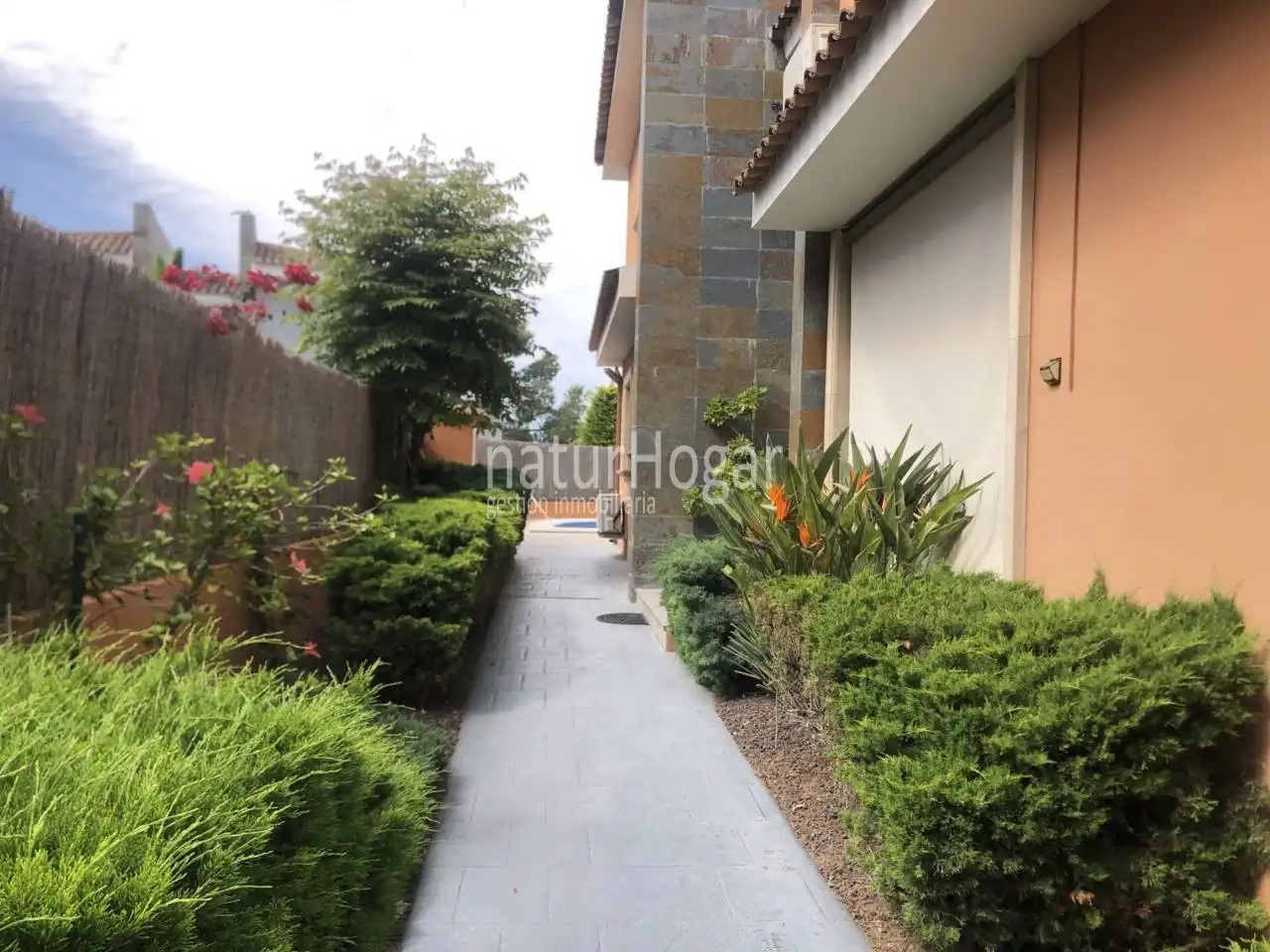 Vista exterior de Casa o chalet de alquiler en Paterna con Aire acondicionado, Calefacción y Jardín privado