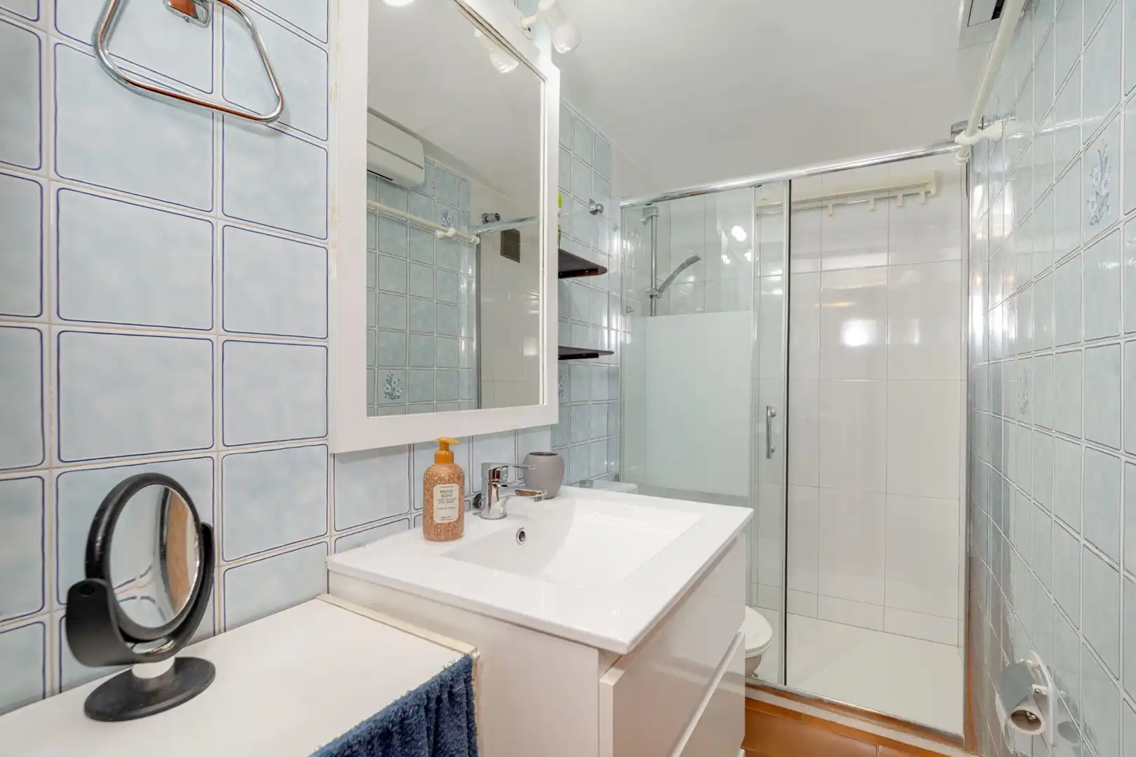 Bathroom of Flat for sale in Muga - Gran Reserva - Badia