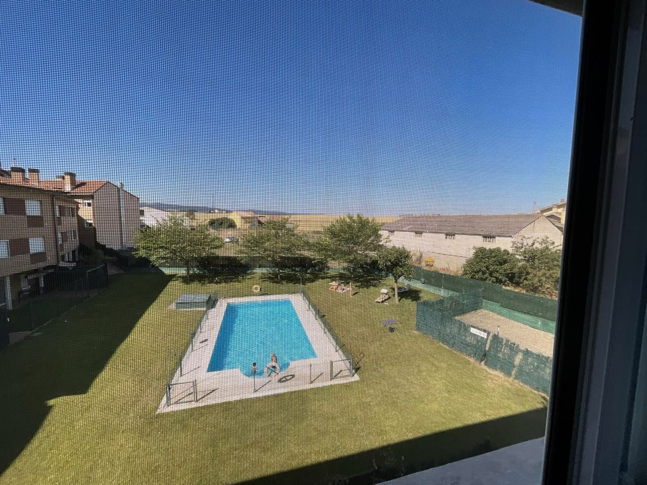 Piscina de Pis en venda en Grañón amb Calefacció, Traster i Moblat