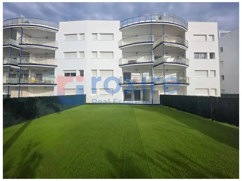 Vista exterior de Planta baixa en venda en Sant Josep de sa Talaia amb Aire condicionat, Jardí privat i Terrassa