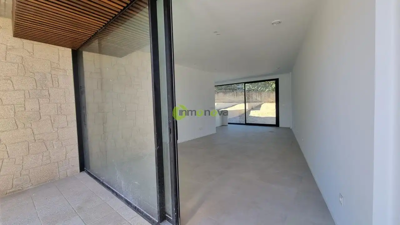 Casa adosada en venta en Nigrán con Calefacción, Jardín privado y Terraza