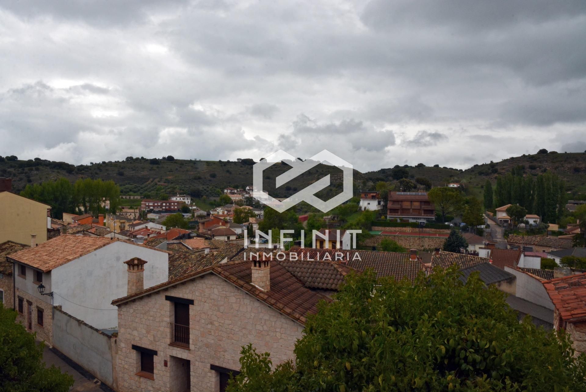 Vista exterior de Casa o xalet en venda en Peñalver amb Jardí privat i Balcó