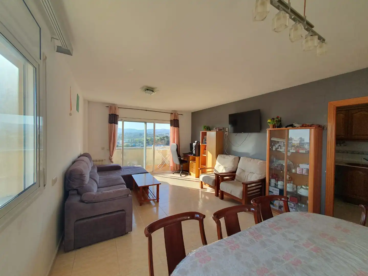 Wohnzimmer von Dachboden zum Verkauf in Vilanova i la Geltrú mit Klimaanlage, Heizung und Terrasse