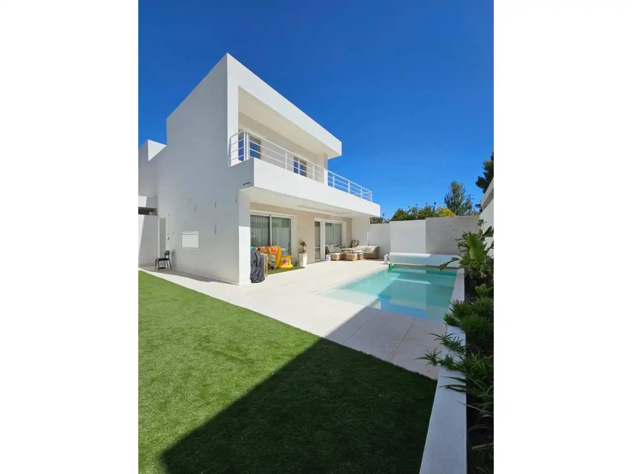 Vista exterior de Casa o xalet en venda en Baza amb Aire condicionat, Calefacció i Jardí privat