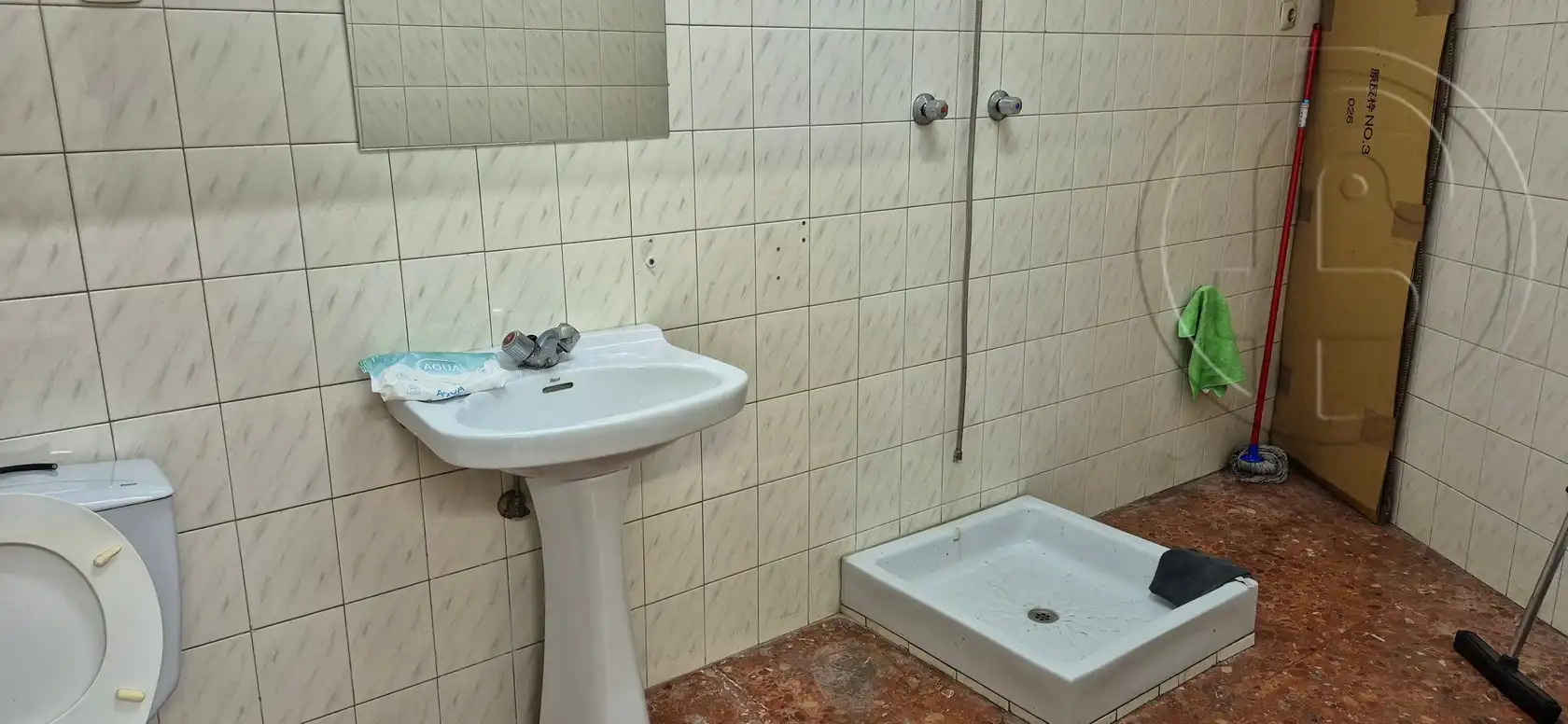 Baño de Local de alquiler en Santander