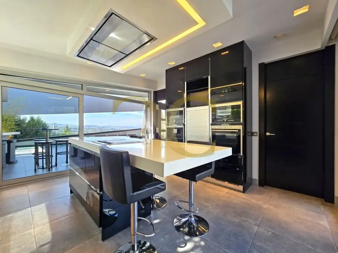 Cocina de Casa o chalet en venta en Gijón  con Calefacción, Jardín privado y Terraza